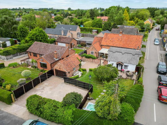 3 bed property, in Wharf Lane, £500,000