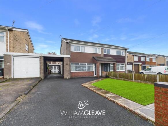 3 bed property, in Maxwell Close, £220,000