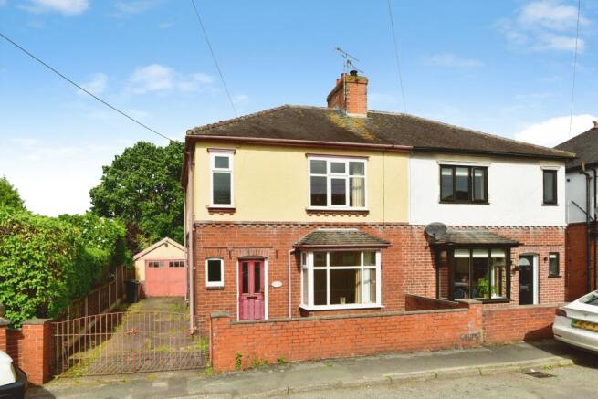 3 bed property, in Wesley Avenue, £190,000