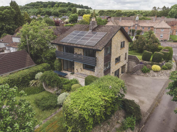 3 bed property, in Mantles Lane, £745,000