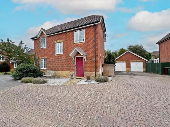 3 bed property, in Deer Close, £499,950