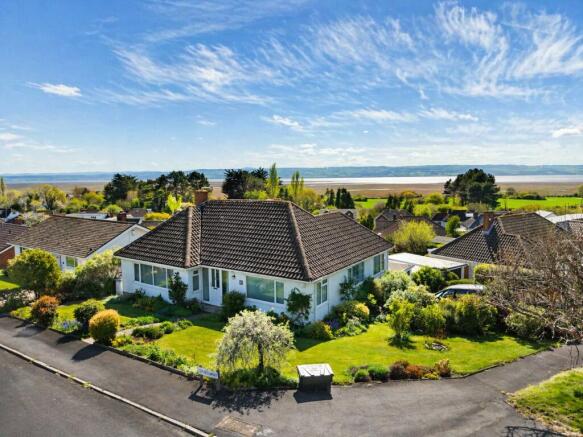 4 bed property, in Teals Way, £500,000