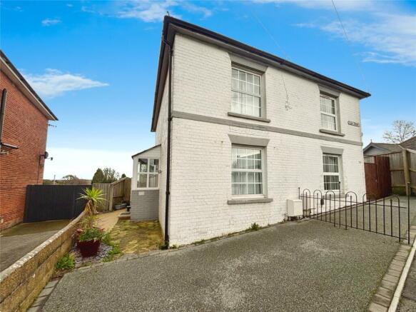 2 bed property, in Elm Grove, £160,000
