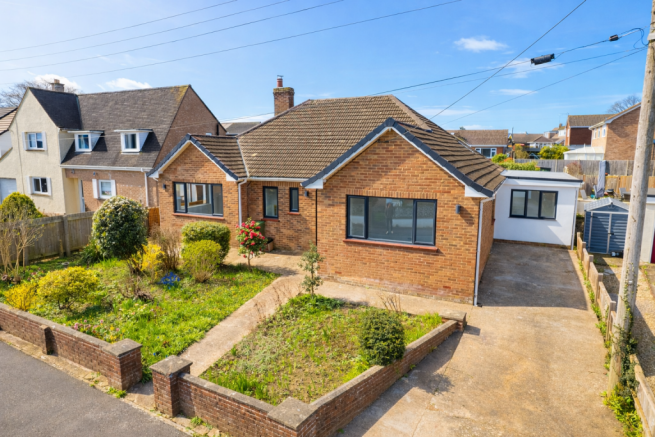 4 bed property, in Park Road, £460,000