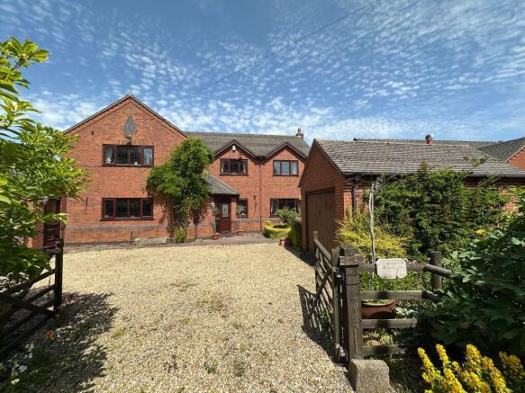 4 bed property, in Henhurst Hill, £550,000