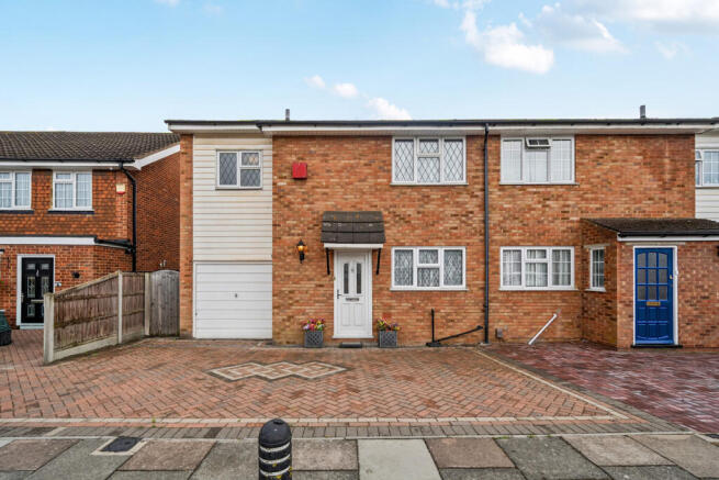 3 bed property, in Westerham Drive, £435,000