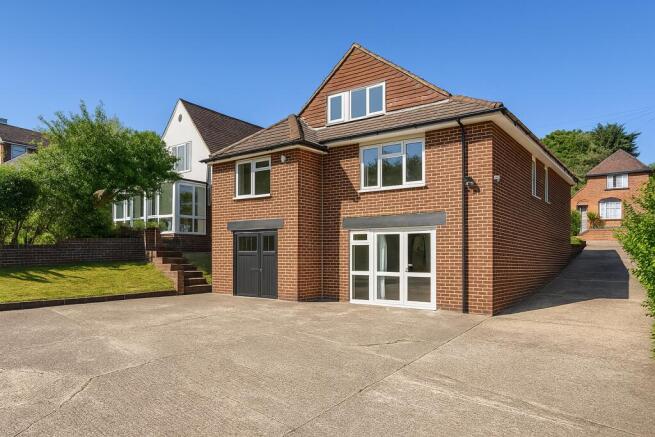 5 bed property, in Furze Hill Drive, £850,000