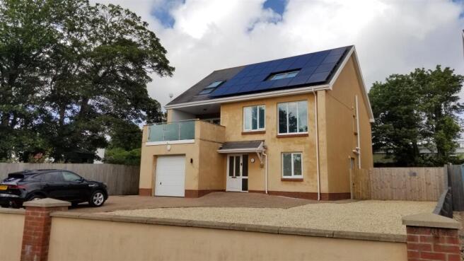 5 bed property, in Clos Y Lloetrach, £495,000