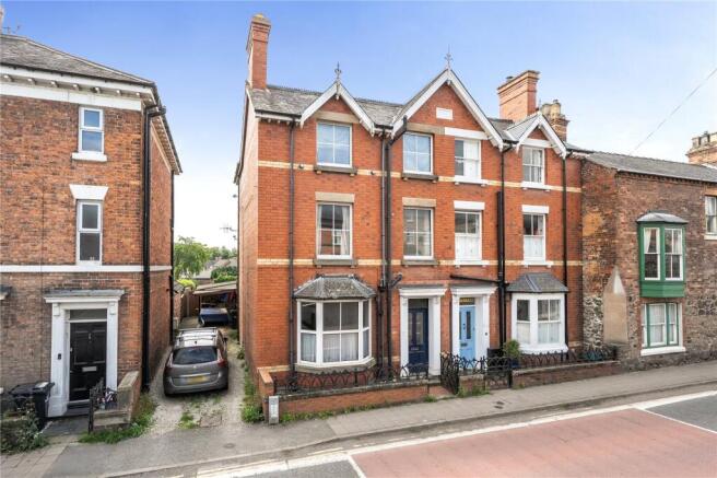 5 bed property, in Salop Road, £200,000