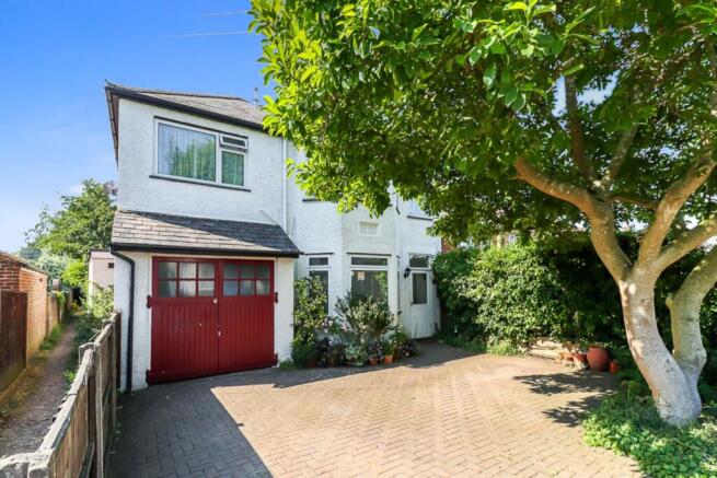 4 bed property, in Abbots Road, £925,000