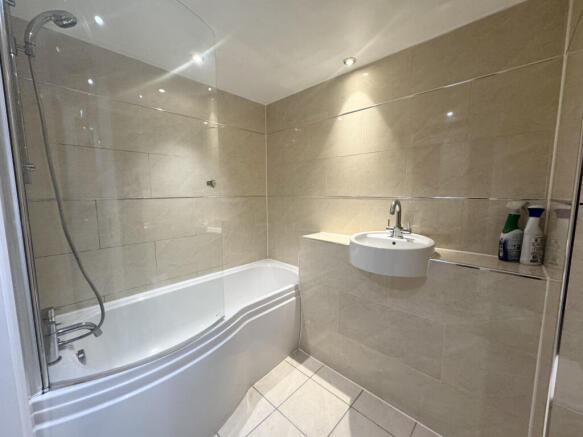 2 bed property, in 171 The Gatehaus, £37,500