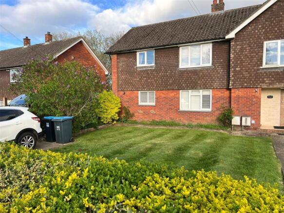 2 bed property, in The Square, £290,000
