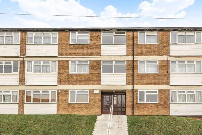 1 bed property, in Gayhurst Road, £160,000