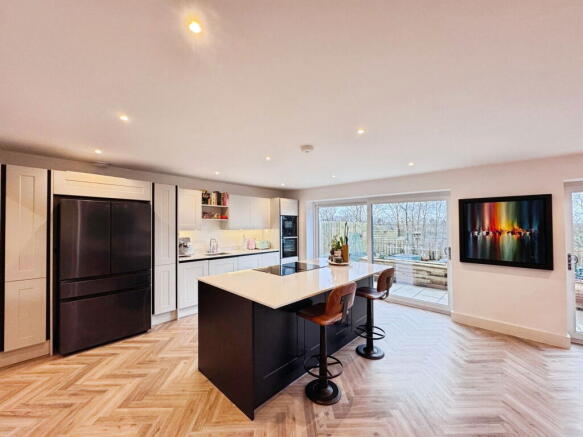 4 bed property, in Waverley Road, £415,000
