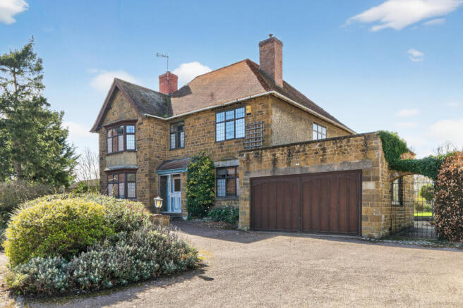 5 bed property, in Cherry Fields, £850,000