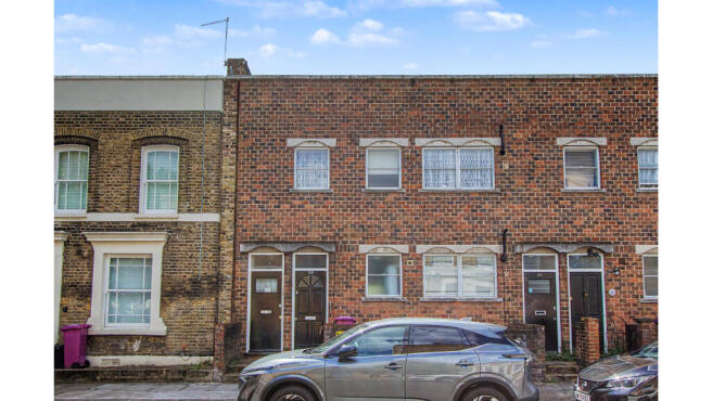 1 bed property, in 23 Argyle Road, £100,000