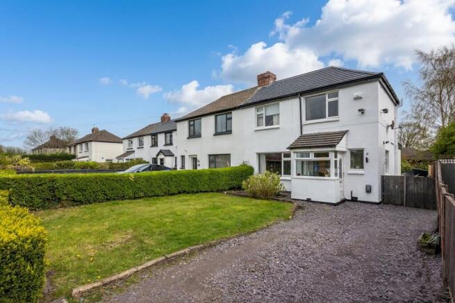 3 bed property, in Castle Lane, £275,000