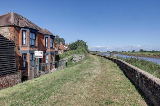 3 bed property, in Lynn Road, £375,000