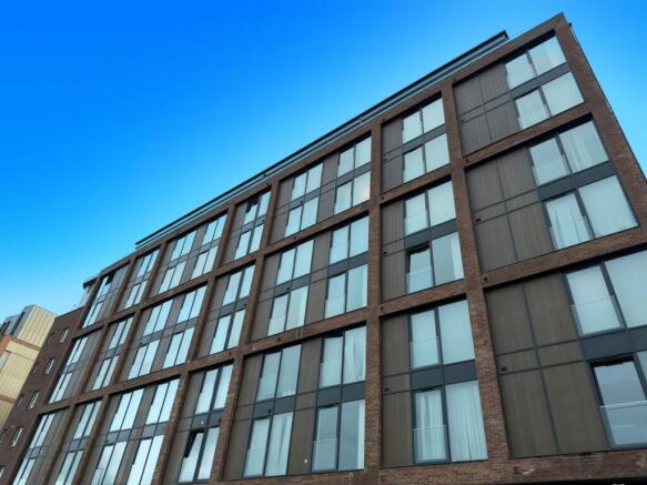 1 bed property, in Victoria House, £100,000