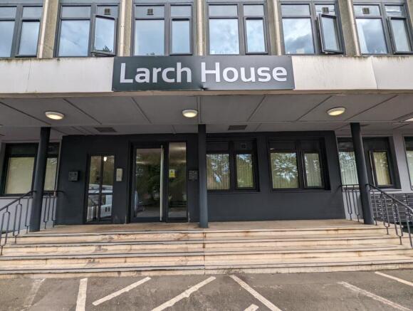 1 bed property, in High Street, £59,000