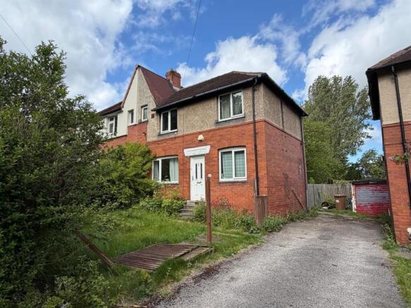 3 bed property, in Broadway, £140,000