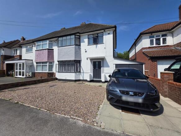 3 bed property, in Neal Avenue, £350,000