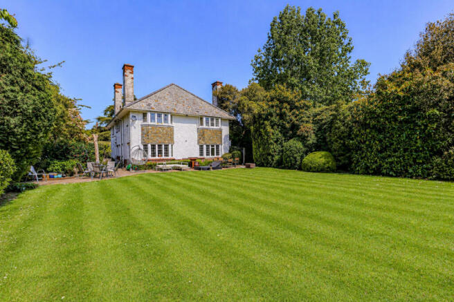 5 bed property, in Lawrence Drive, £1,750,000