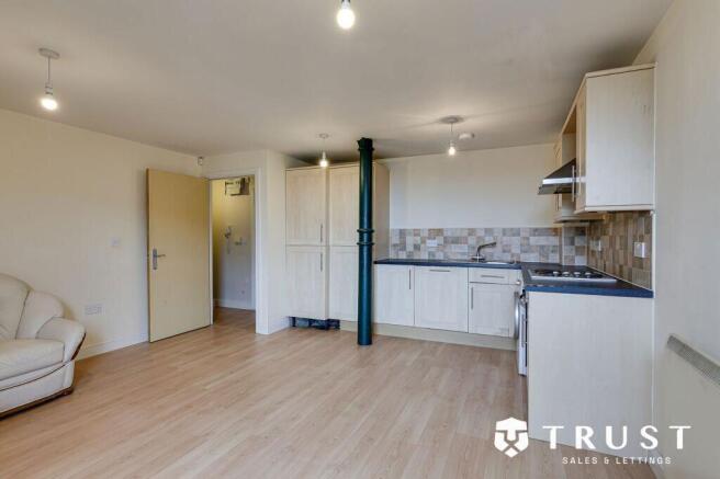 1 bed property, in Piccadilly, £27,000