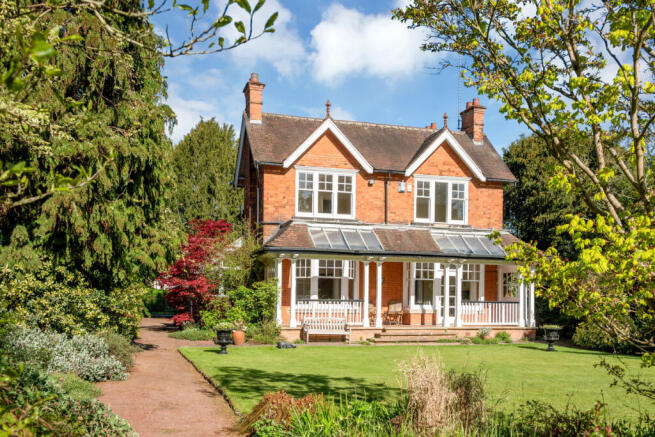 4 bed property, in Barratt Lane, £825,000