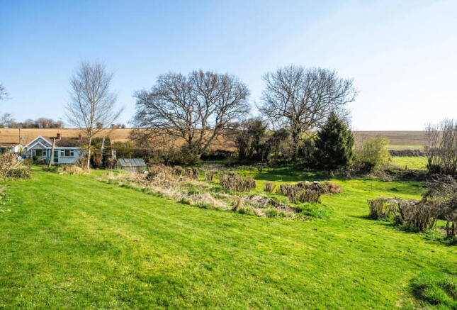 4 bed property, in Whiteway, £320,000
