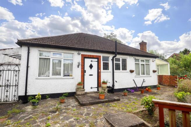 2 bed property, in Brighton Road, £475,000