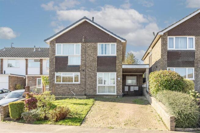 4 bed property, in Aldwickbury Crescent, £925,000