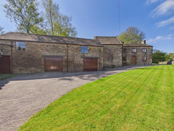 3 bed property, in Norwood Farmhouse, £785,000