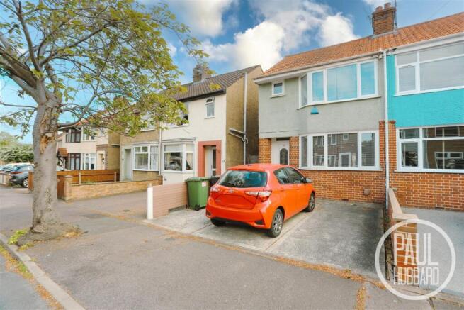 4 bed property, in Enstone Road, £220,000