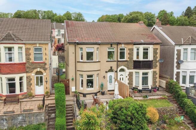4 bed property, in North Road, £220,000