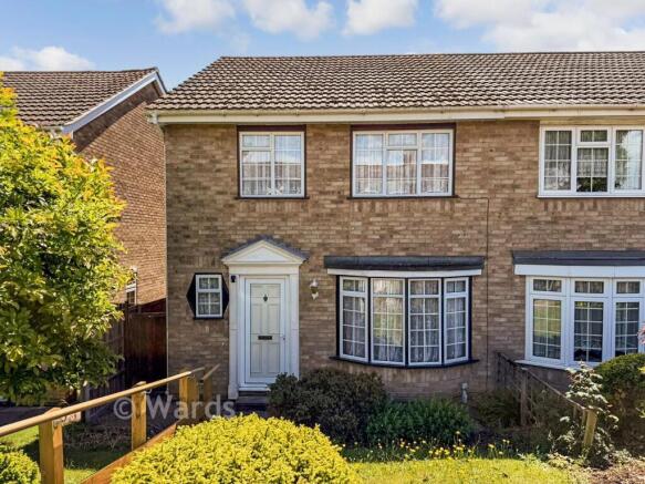 3 bed property, in Castle Road, £350,000