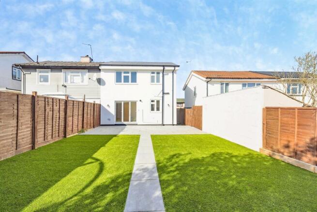 3 bed property, in Hoylake Gardens, £475,000
