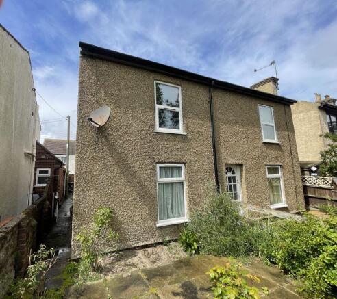 3 bed property, in 8 Clay Road, £80,000