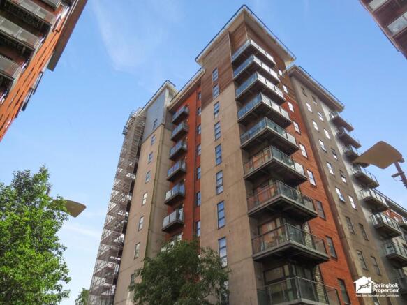 2 bed property, in Masson Place, £200,000