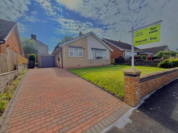 2 bed property, in Hillewood Avenue, £249,500