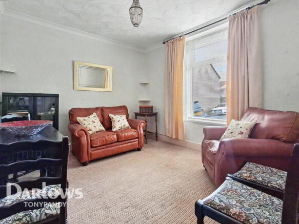 3 bed property, in Pentre CF41 7, £125,000