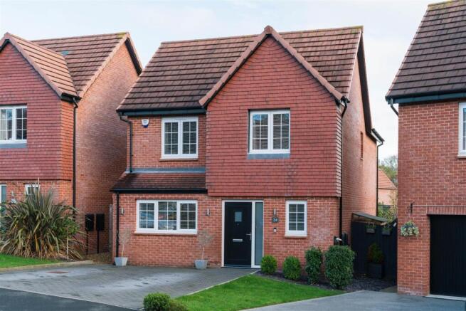 3 bed property, in Pomegranate Road, £350,000