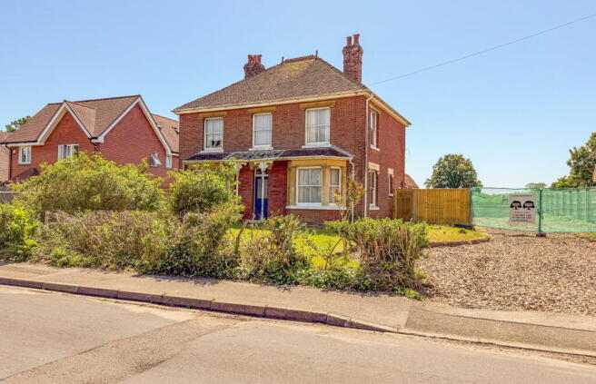 4 bed property, in Holly Hill Lane, £745,000