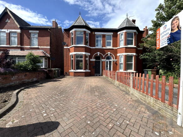 3 bed property, in Cypress Road, £230,000