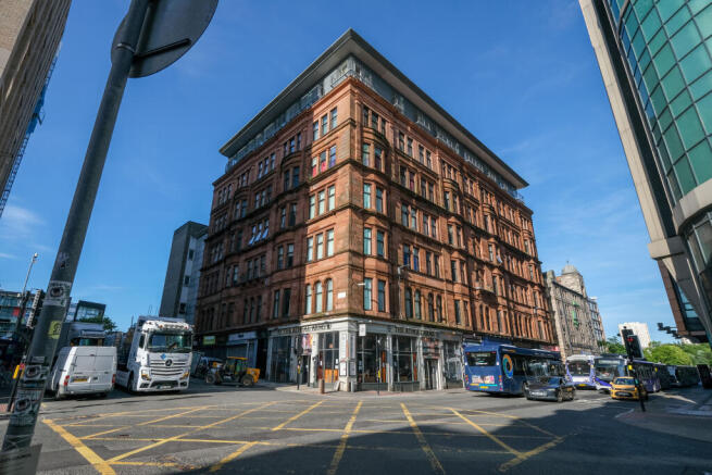 1 bed property, in Renfield Street, £127,000