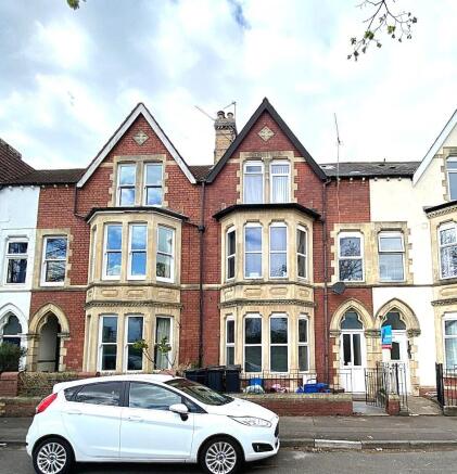 5 bed property, in Taff Embankment, £550,000