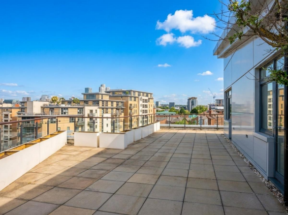 2 bed property, in Armouries Way, £525,000
