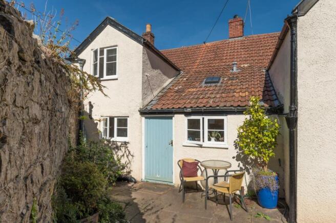4 bed property, in Detached 17th century cottage in the highly regarded village of Backwell, £700,000