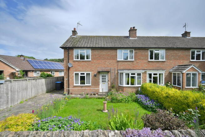 3 bed property, in Westholme Road, £275,000