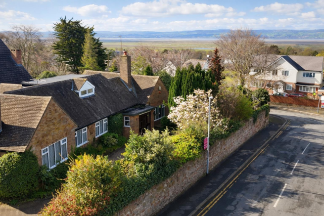 4 bed property, in Baskervyle Road, £799,950